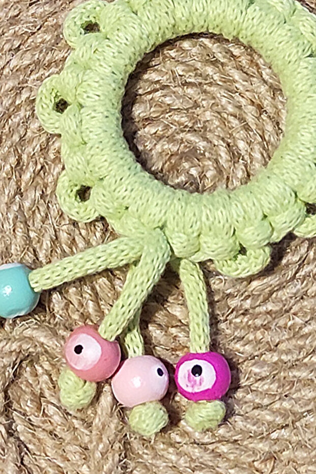 سلسلة مفاتيح مكرامية ذات حلقة خضراء مطرزة بعين الشر - 2