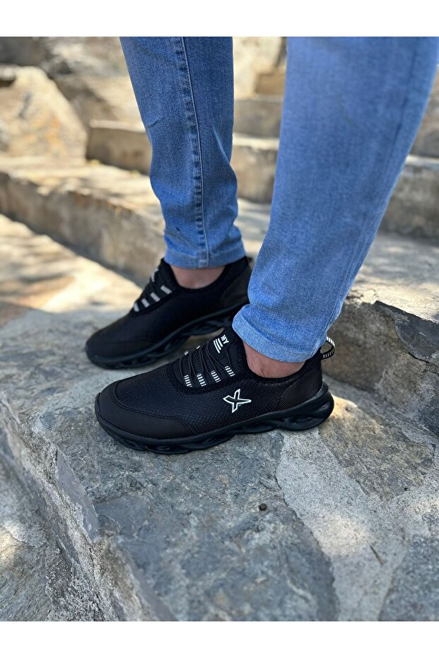 06 Model Sneaker - Comfortable and Stylish