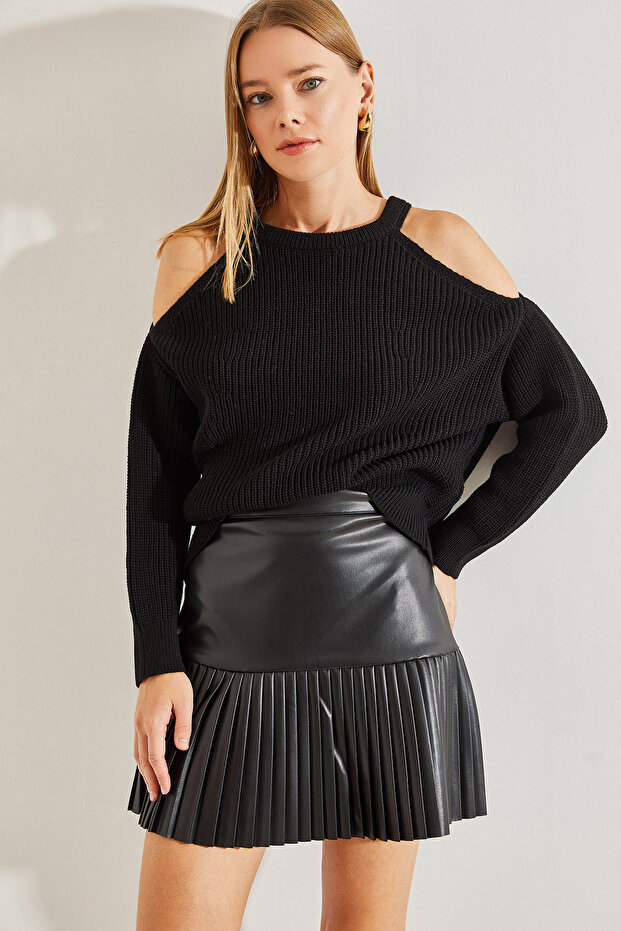 Women's Black Off-Shoulder Knitwear Sweater 20234218