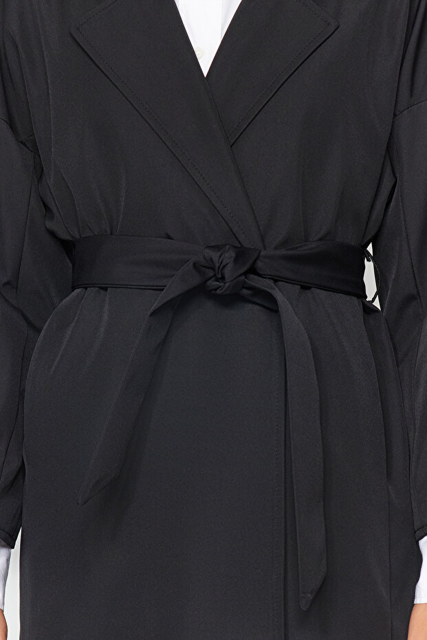 Wodoodporny, długi płaszcz oversize z paskiem, czarny TWOAW24TR00019 - 4