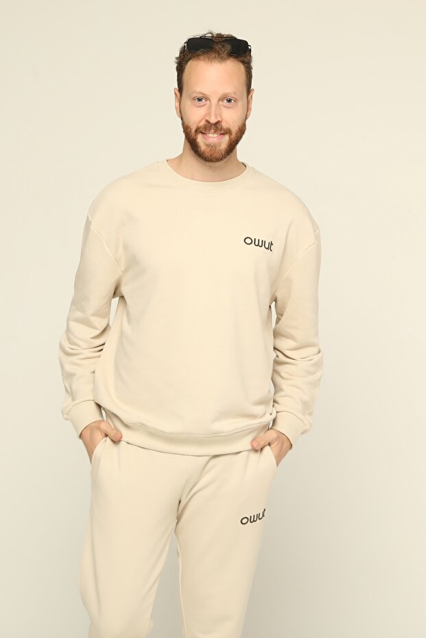 طقم رياضي أساسي بتفاصيل مطبوعة سادة للرجال - 3