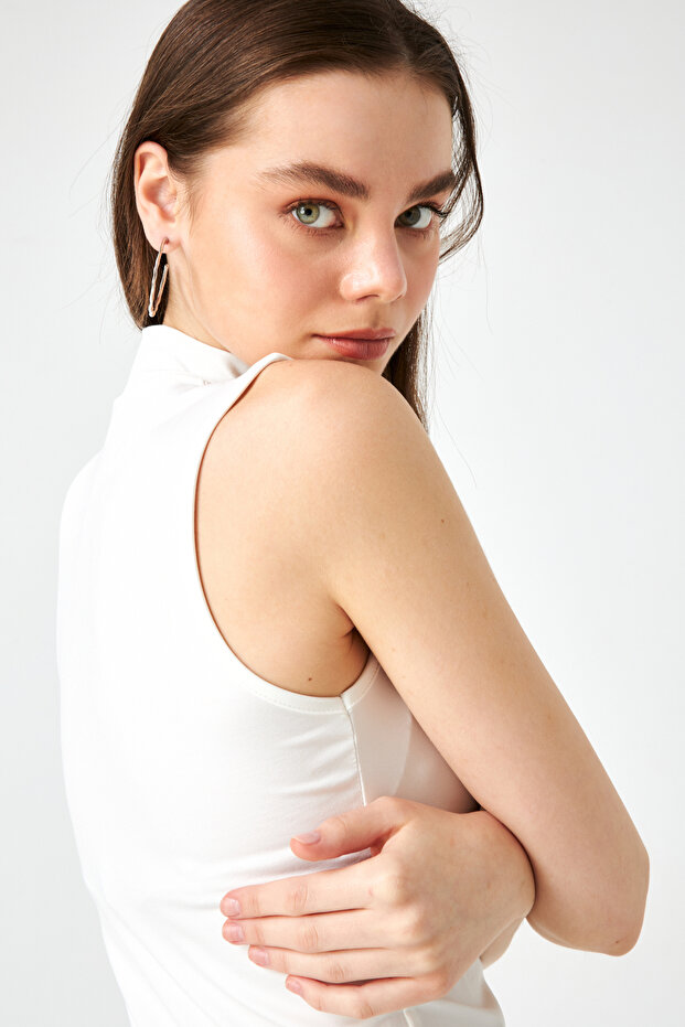 Kadın Beyaz Kolsuz Soft Touch Basic Bluz - 3