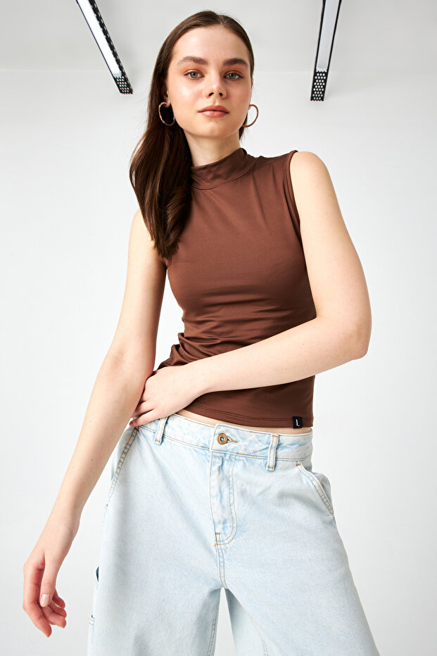 Kadın Acı Kahve Kolsuz Soft Touch Basic Bluz - 4