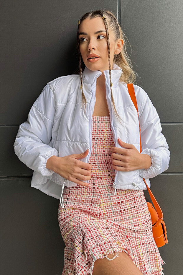 Жіноче біле пальто-пуховик з подвійною кишенею та еластичною талією ALCX7684 з коміром-стійкою та еластичною талією ALCX7684 - 5