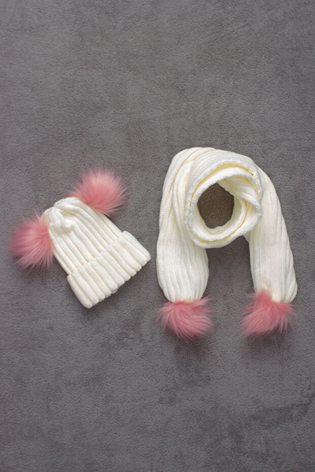 Zestaw beretów z podwójnym szalikiem i pomponem - 1