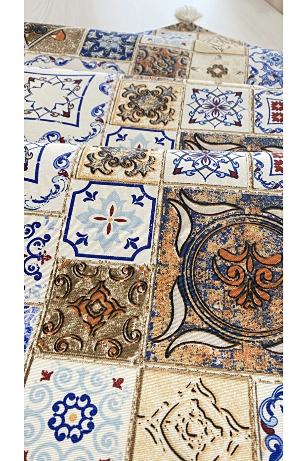 Tile Patterned Runner and Placemat Set - 4