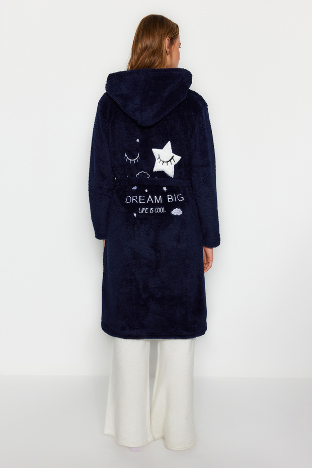 Granatowy, dzianinowy szlafrok z kapturem i haftem na plecach, Wellsoft, zimowy Thmaw24Sb00024 - 5