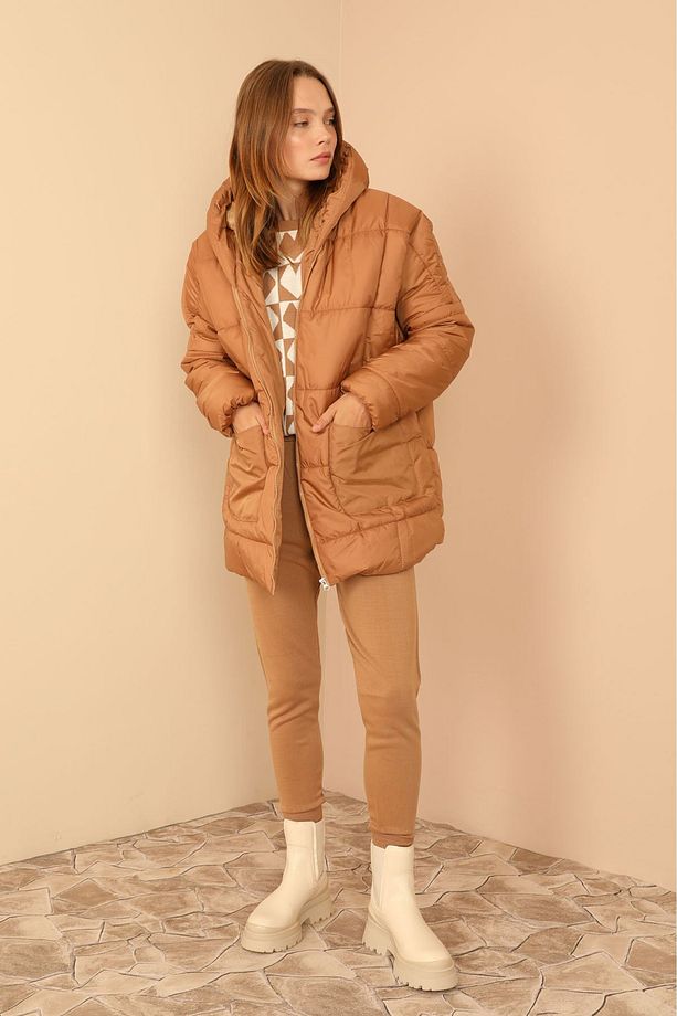 Astarlı Kapitone Kumaşlı ve Kapüşonlu Uzun Kollu Oversize/Bol Kadın Mont Taba - 4