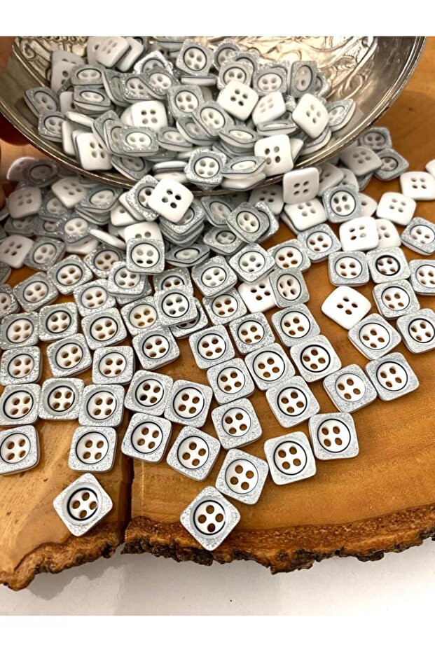 10 MM SIMPLE SQUARE BUTTON (25 PIECES)