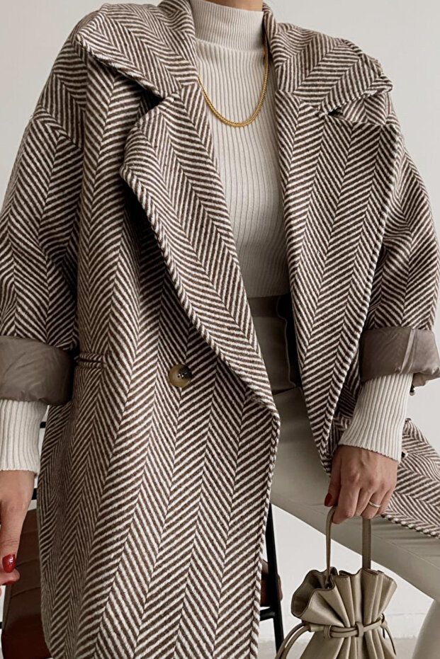 Barna krémszínű halszálkás mintás oversize standard méretű bélelt rövid kabát - 1