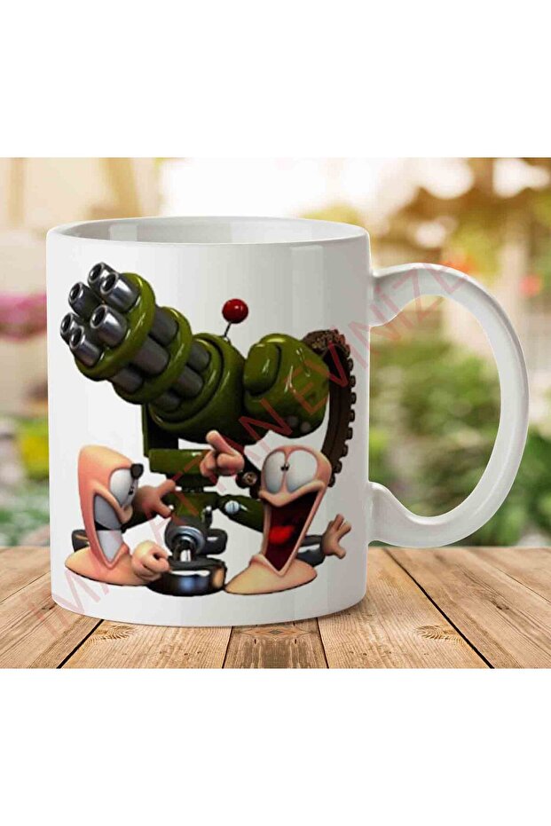 كوب مطبوع على الجانبين من Worms.jpg