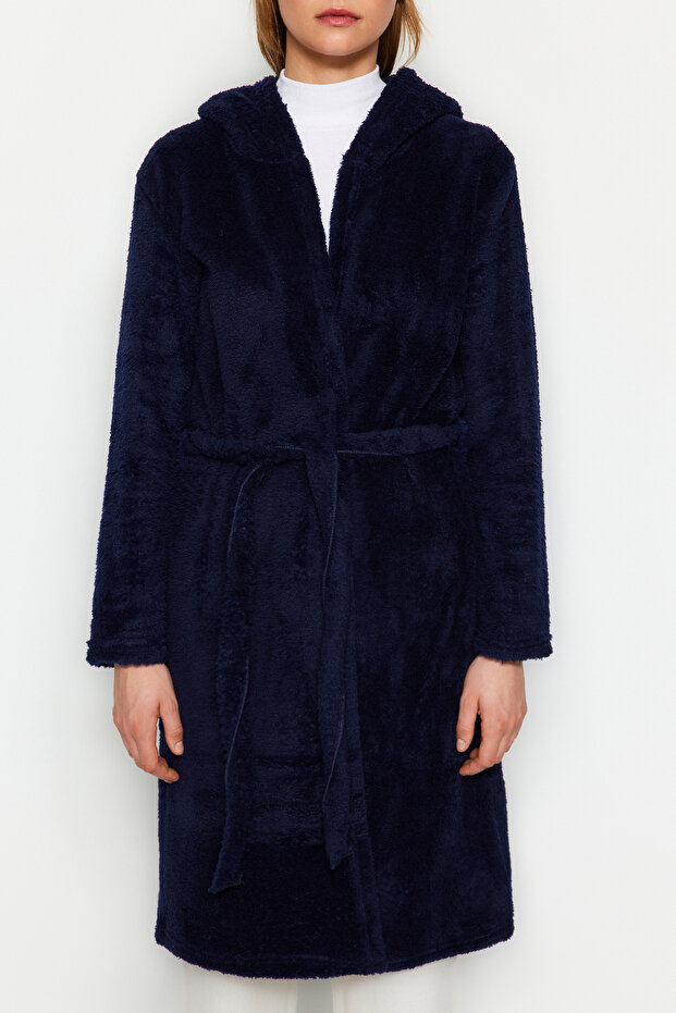 Granatowy, dzianinowy szlafrok z kapturem i haftem na plecach, Wellsoft, zimowy Thmaw24Sb00024 - 4