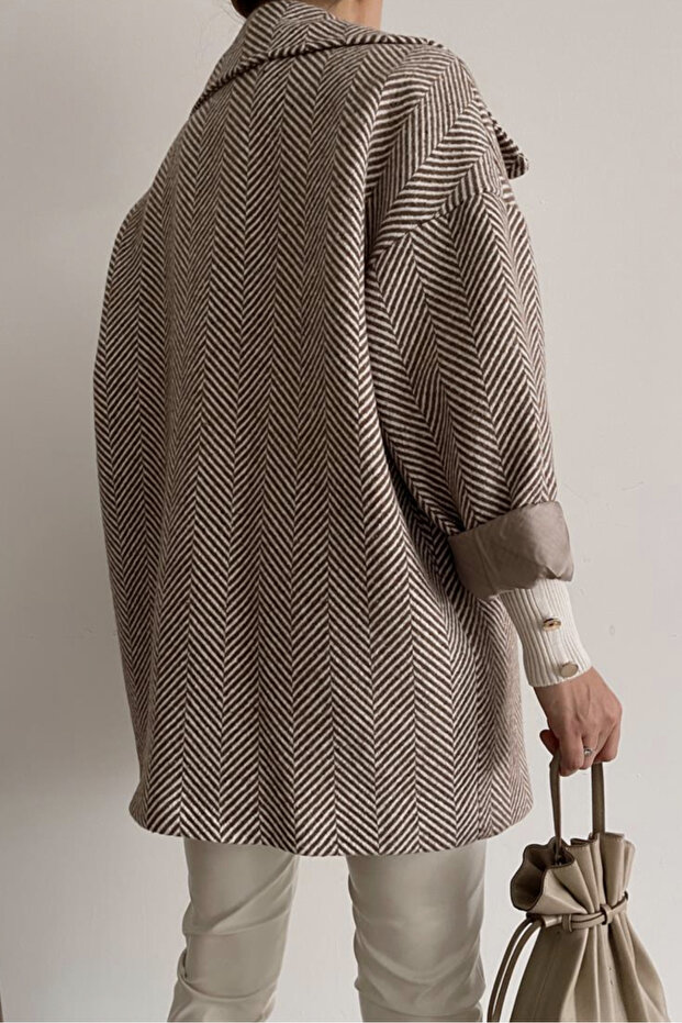 Barna krémszínű halszálkás mintás oversize standard méretű bélelt rövid kabát - 5