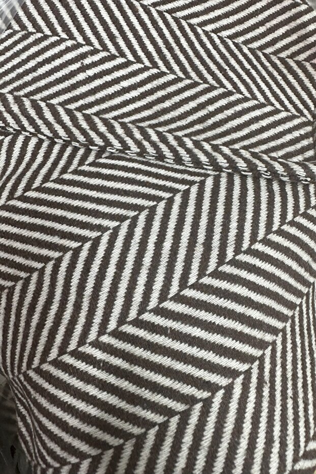 Barna krémszínű halszálkás mintás oversize standard méretű bélelt rövid kabát - 6