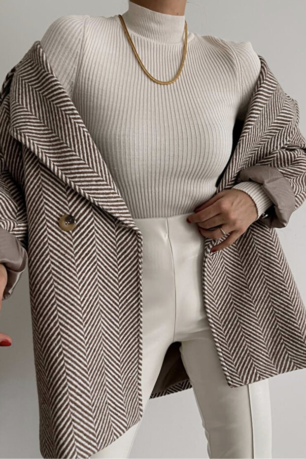 Barna krémszínű halszálkás mintás oversize standard méretű bélelt rövid kabát - 4