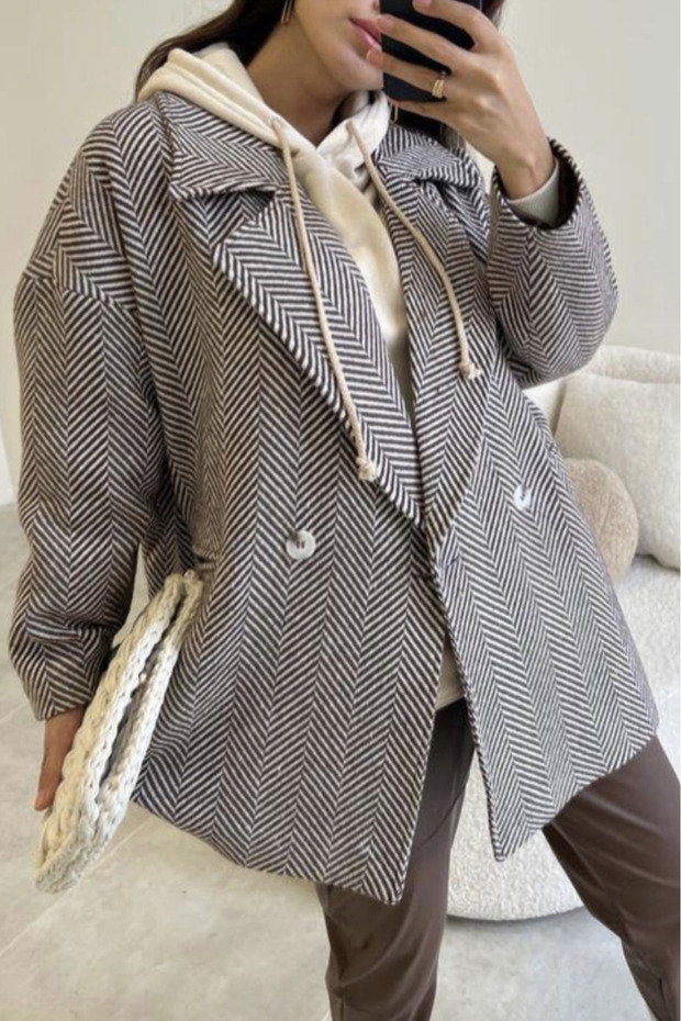 Barna krémszínű halszálkás mintás oversize standard méretű bélelt rövid kabát - 2