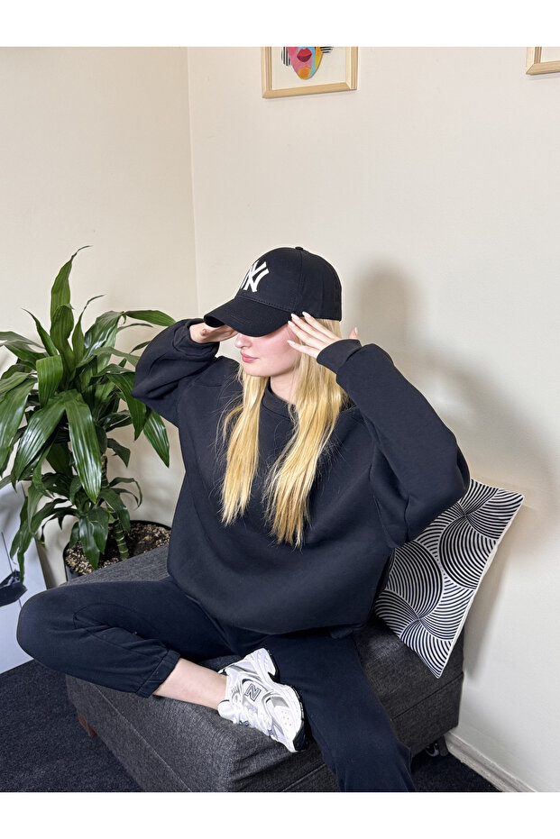 Women's Basic Oversize Cut Plain Sweatshirt