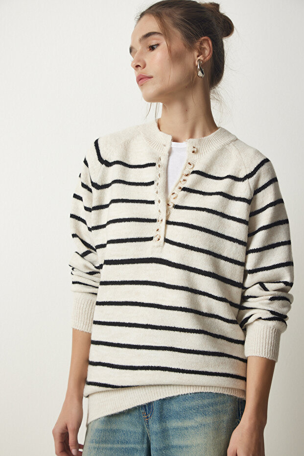 Dámský kostěný černý proužkovaný pletený svetr s klopou na knoflíky LX00040 - 1