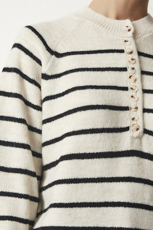 Dámský kostěný černý proužkovaný pletený svetr s klopou na knoflíky LX00040 - 6