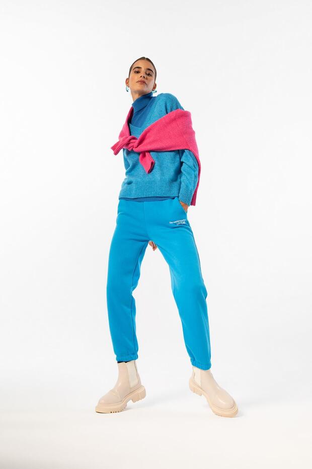 Relax Fit V-Neck Sweater