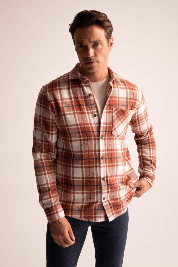 Kariertes Langarmhemd mit regulärer Passform - 1