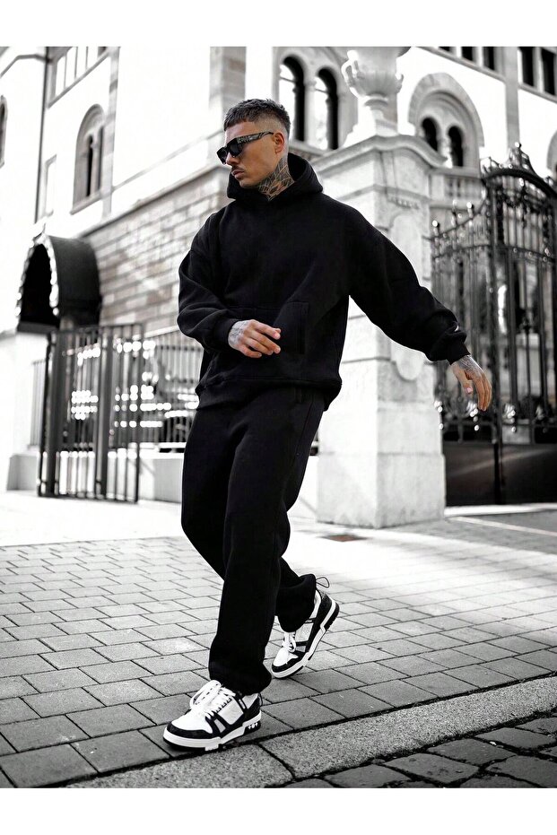 HOODED OVERSIZED SWEAT
