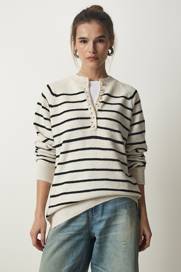 Dámský kostěný černý proužkovaný pletený svetr s klopou na knoflíky LX00040 - 3