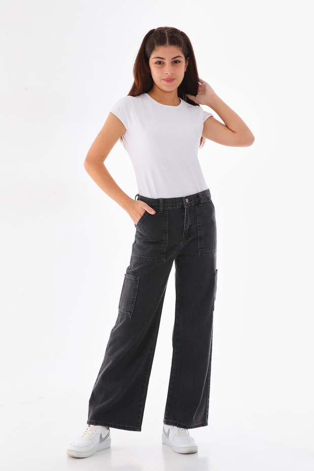 Loose Cut Girl's Jeans with Cargo Pockets