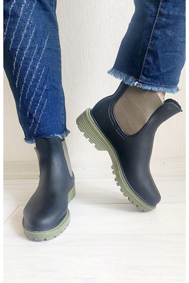 Rain boots - 2