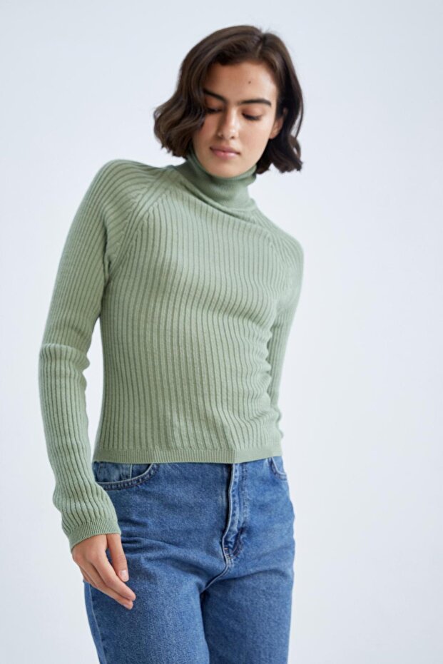 Rollkragenpullover mit schmaler Passform - 3