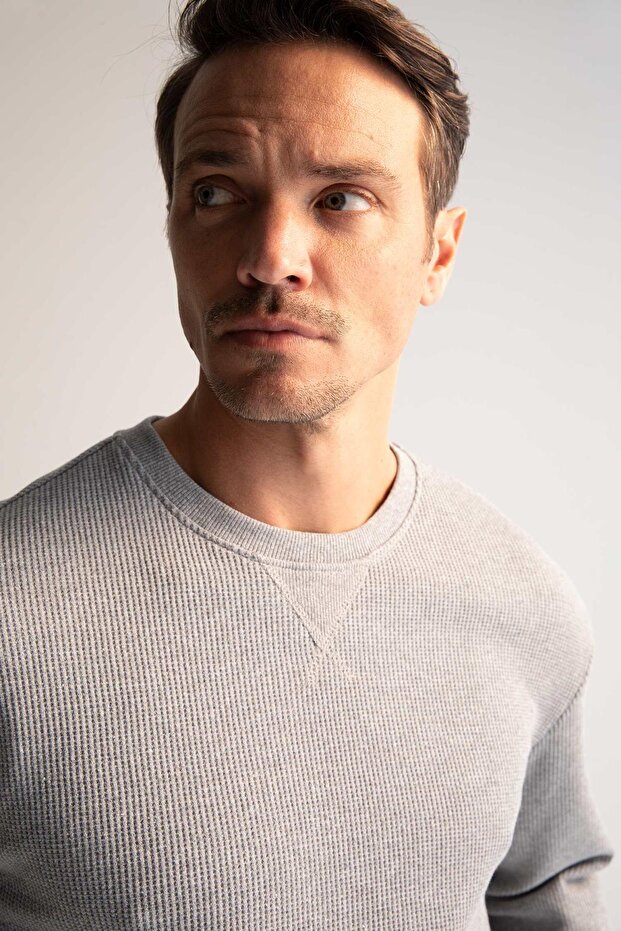 سويت شيرت أساسي برقبة دائرية وقصة مريحة - 5