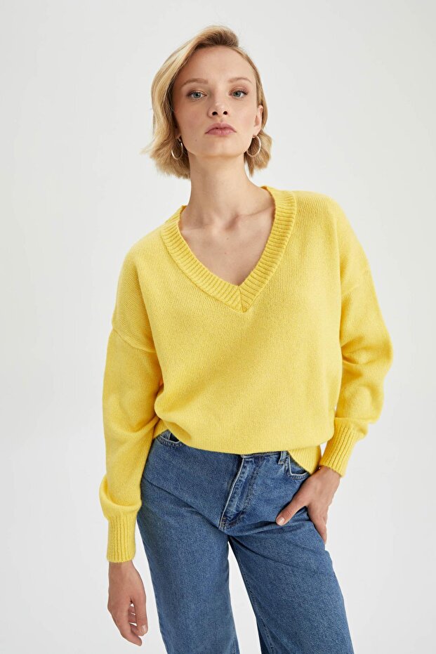 Relax Fit V-Neck Sweater