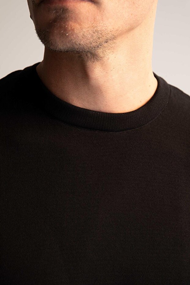 Premium-Strickpullover mit normaler Passform und Rundhalsausschnitt - 4