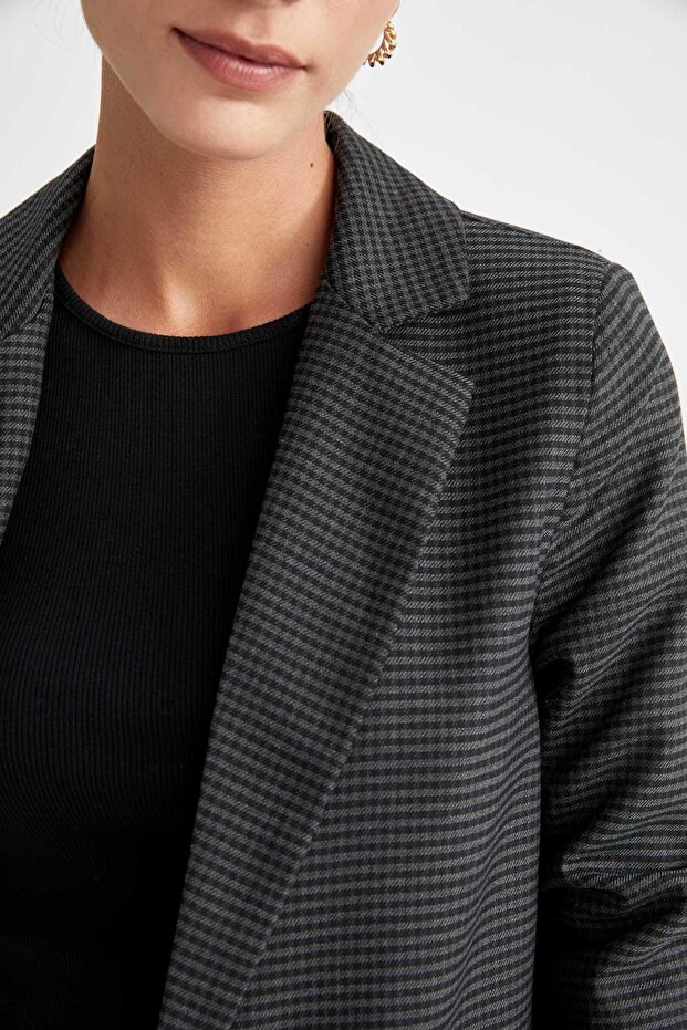 Loose Fit Blazer - 8