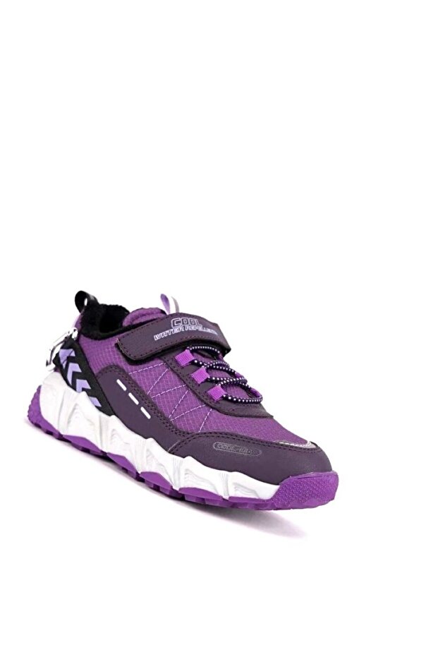 Cool Taykan Water Resistant Outdoor Sneaker