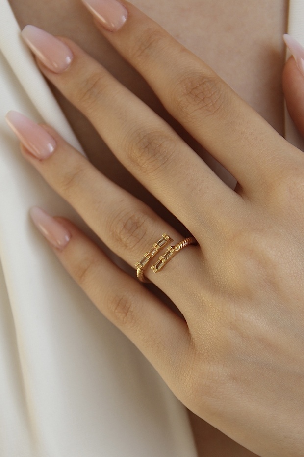 Adjustable ring with gold baguette stone - 2