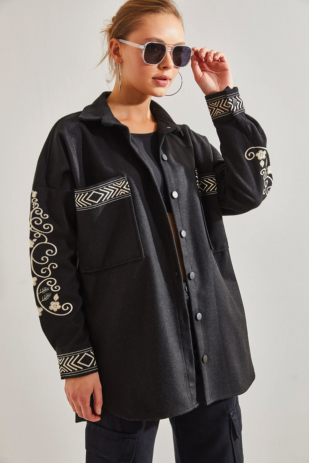 Women's Black Two-Pocket Embroidered Buttoned Cashmere Shirt 60041018