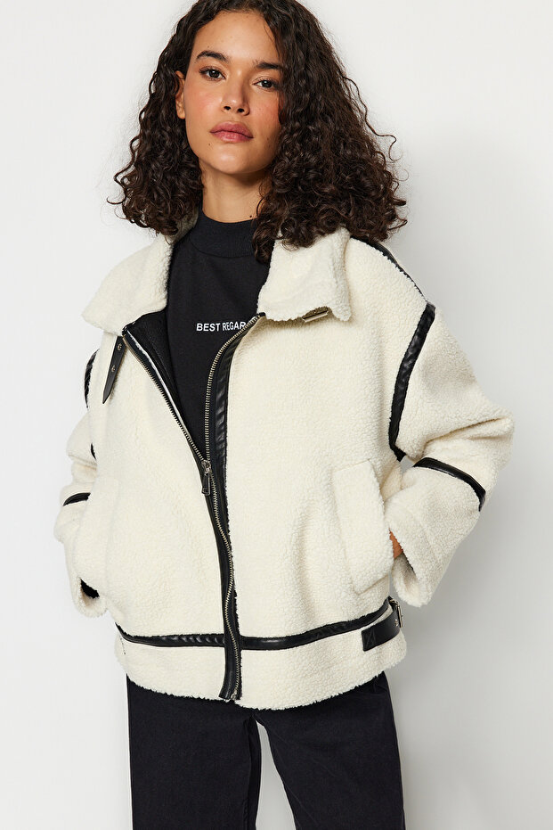 Beyaz Oversize Kalıp Suni Deri Detaylı Peluş Ceket Mont TWOAW24KB00215 - 3