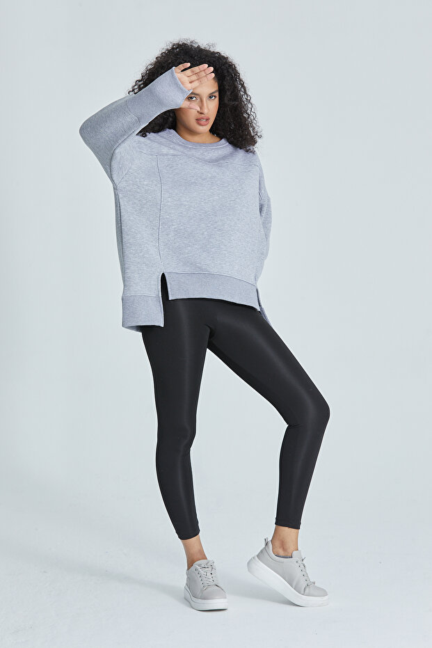 ETEĞİ YIRTMAÇLI BASİC SWEATSHİRT - 4