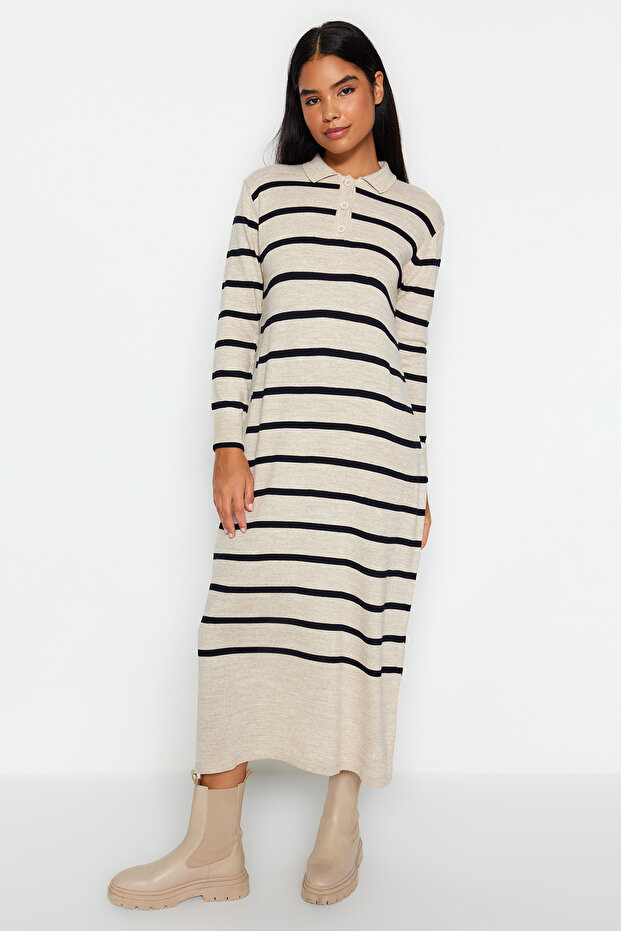 Dzianinowa sukienka w paski w kolorze indygo z kołnierzykiem polo TCTAW22EB0212 - 2