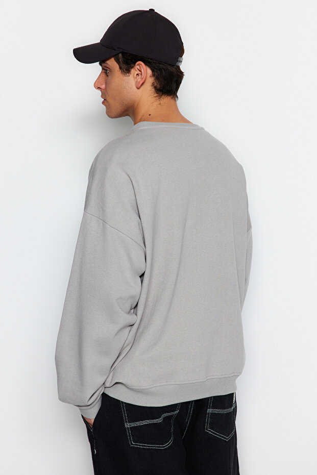 Gri Bisiklet Yaka Oversize/Geniş Kesim İçi Polar Dinozor Nakış Sweatshirt TMNAW24SW00064 - 6
