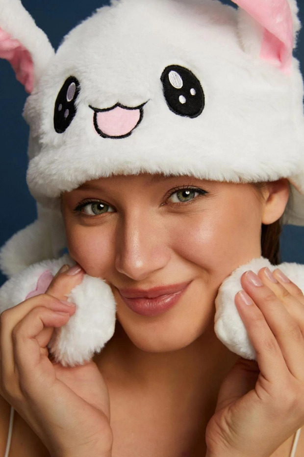 Plush Rabbit Hat That Moves Ears - 3