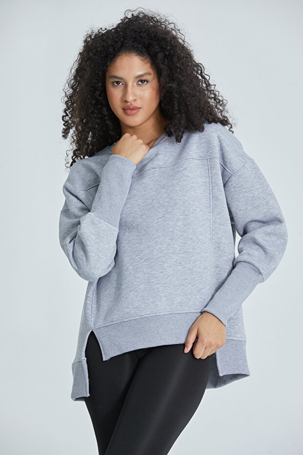ETEĞİ YIRTMAÇLI BASİC SWEATSHİRT - 5
