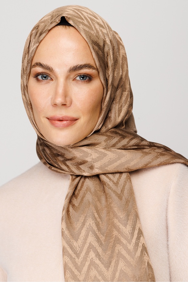 Zigzag Pattern Shiny Jacquard Shawl - 4