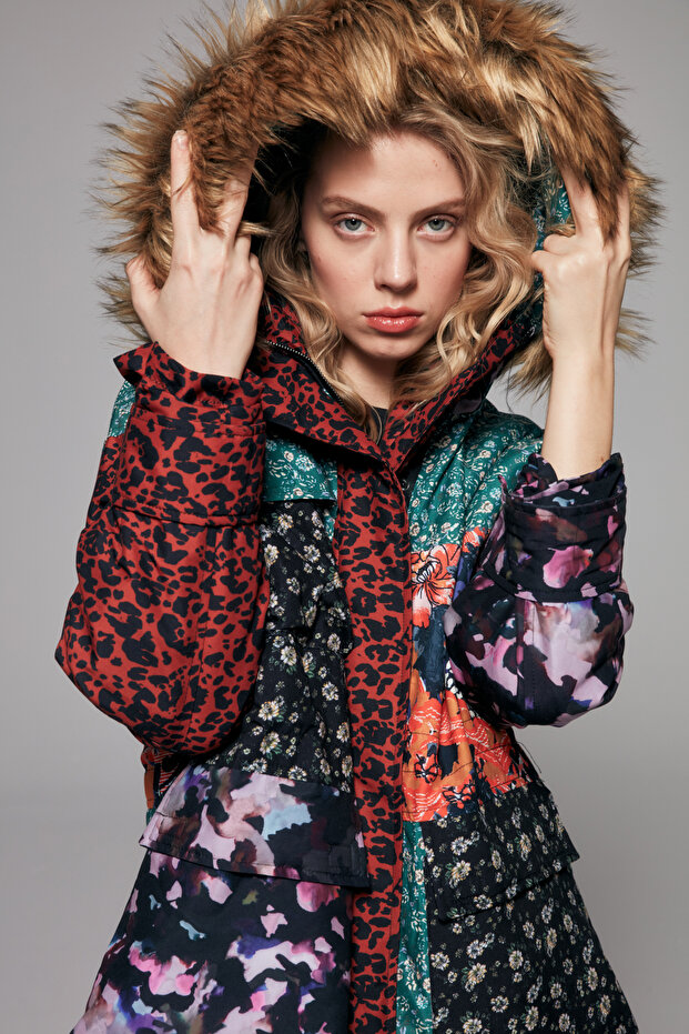 Renkli Desenli Kapüşonlu Şişme Mont Siyah - 1