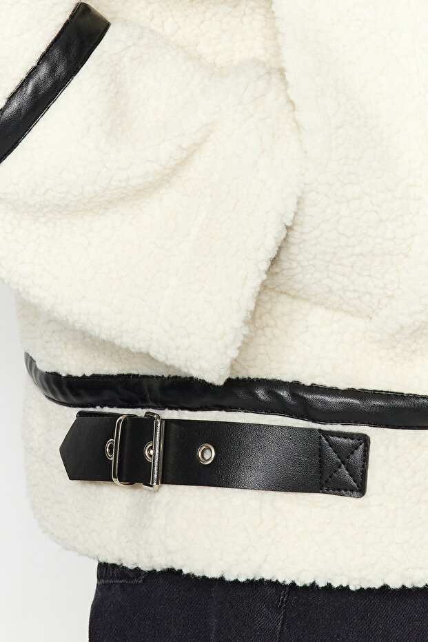 Beyaz Oversize Kalıp Suni Deri Detaylı Peluş Ceket Mont TWOAW24KB00215 - 4