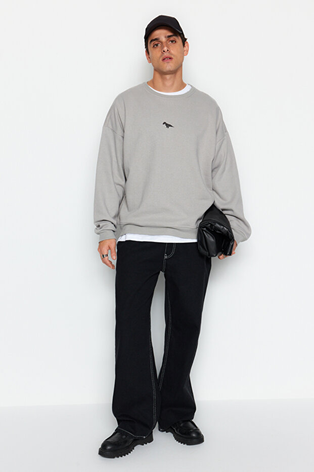 Gri Bisiklet Yaka Oversize/Geniş Kesim İçi Polar Dinozor Nakış Sweatshirt TMNAW24SW00064 - 2
