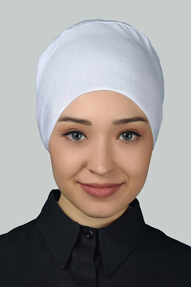 قبعة نسائية عملية من القطن الممشط باللون الأبيض