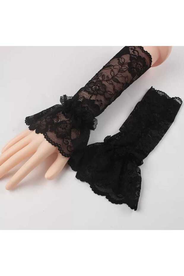 Lace gloves with arm detail