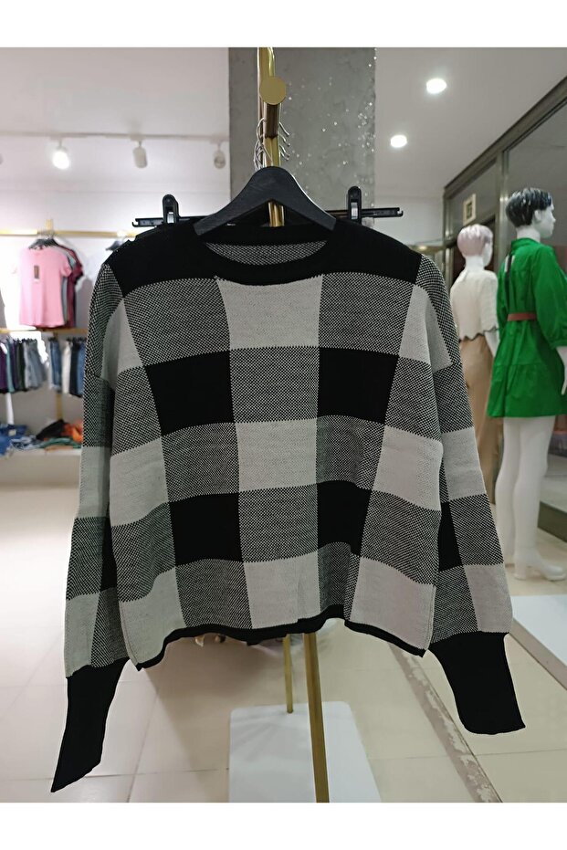 Checkerboard Pattern Wide Fit Midi Length Long Sleeve Medium Thickness Sweater Black